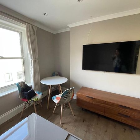 Spacious & Pristine 2Bd Flat - Balham Apartment Londra Exterior foto